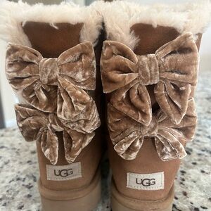 UGG Bailey Boot Velvet Bows Size 9